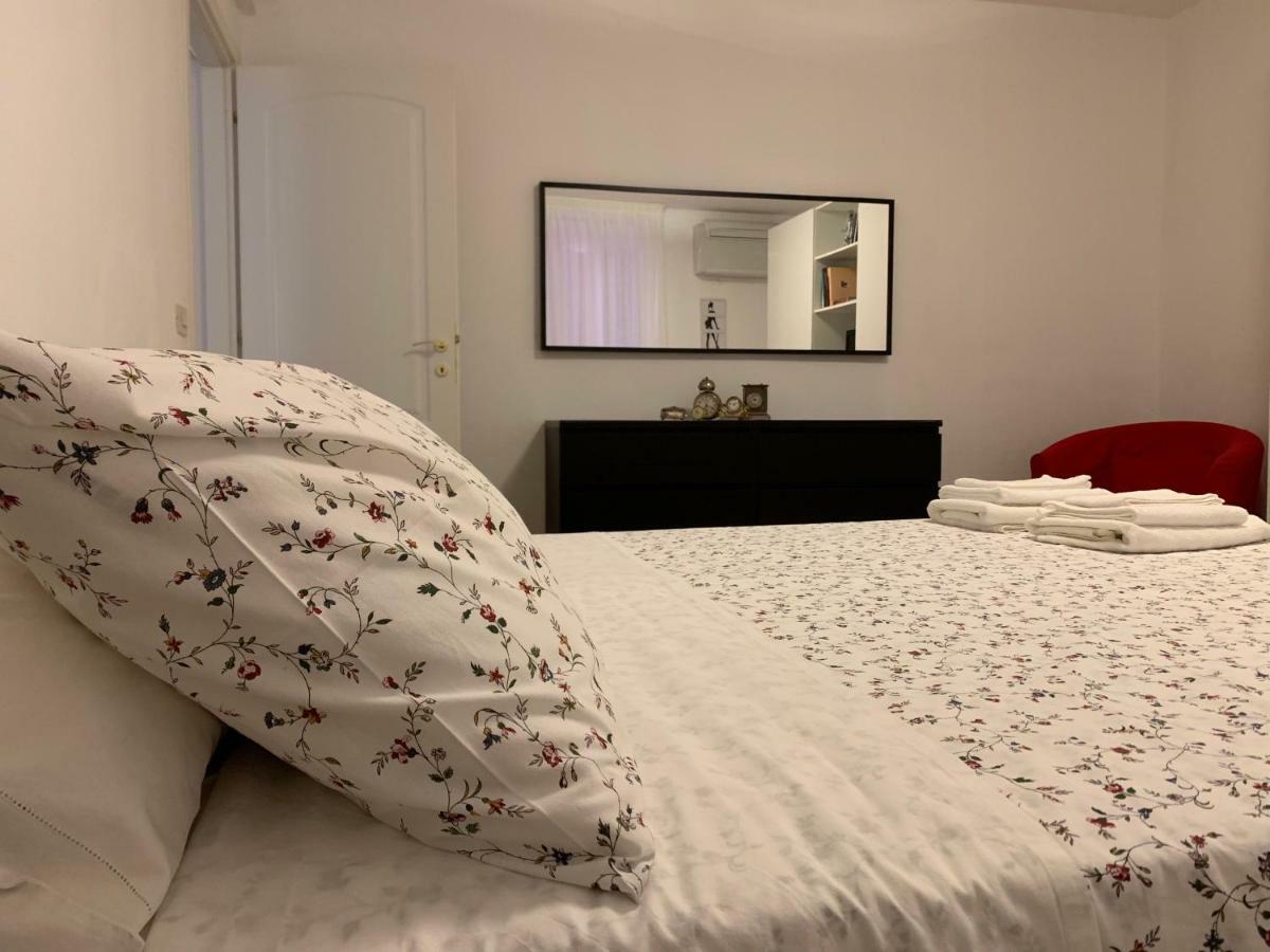 شقة Temporary House Vicolo Colombina بولونيا المظهر الخارجي الصورة